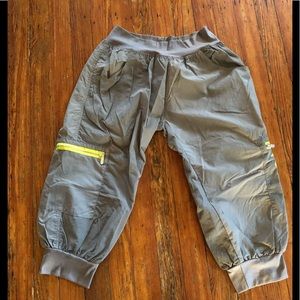 Zumba Cropped Pants. Size Large